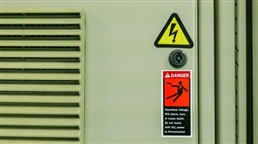Een distributiecabine voor elektriciteit beschouwen als ‘last’, of de aanvraag weigeren wegens onverenigbaar met de ‘goede ruimtelijke ordening’?